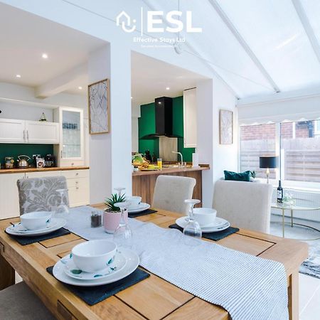 Open Plan - 3 Bedroom House - Garden And Outdoor Seating - Driveway Parking - Short Drive To City Centre Saughall Экстерьер фото