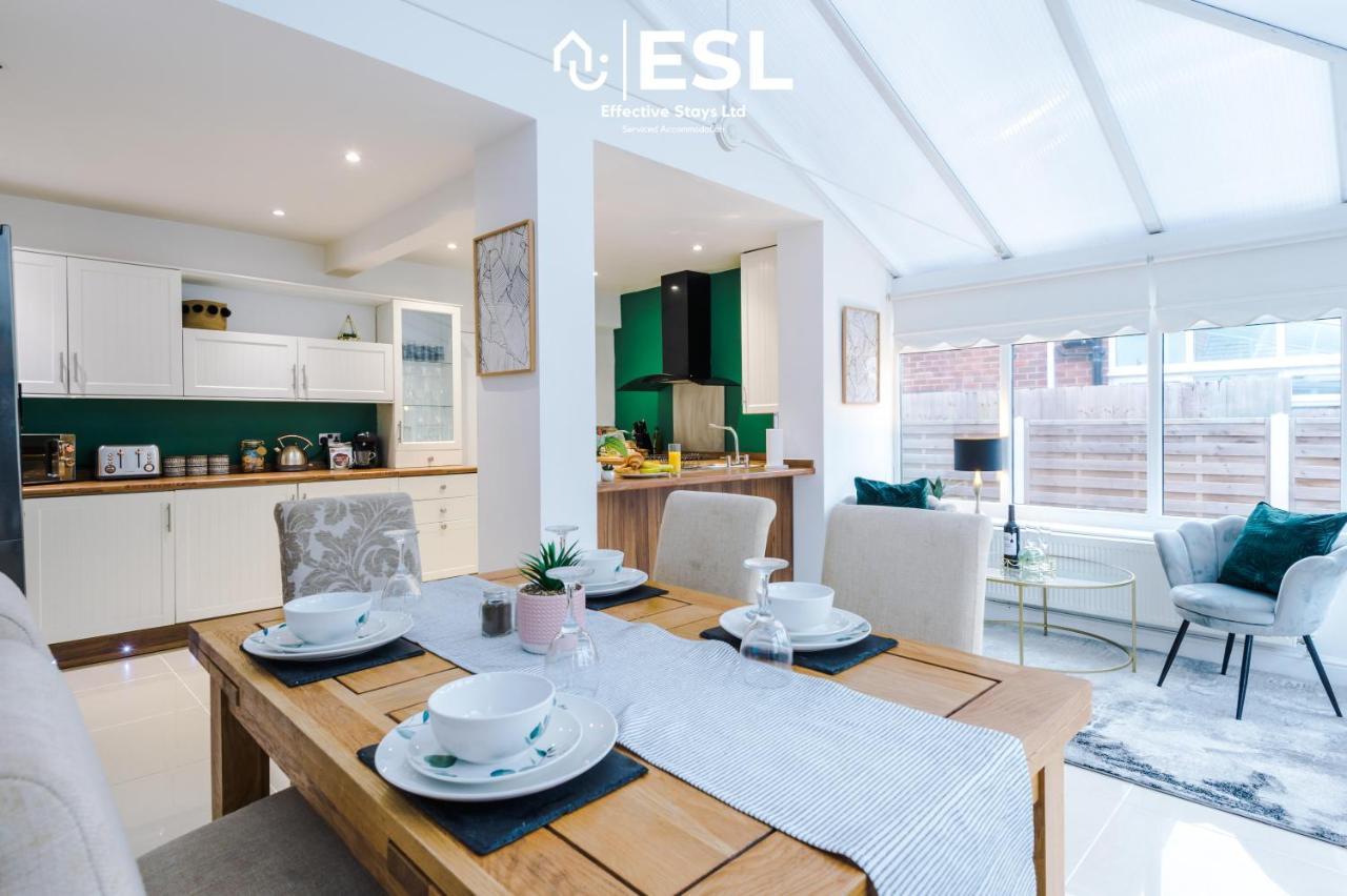 Open Plan - 3 Bedroom House - Garden And Outdoor Seating - Driveway Parking - Short Drive To City Centre Saughall Экстерьер фото