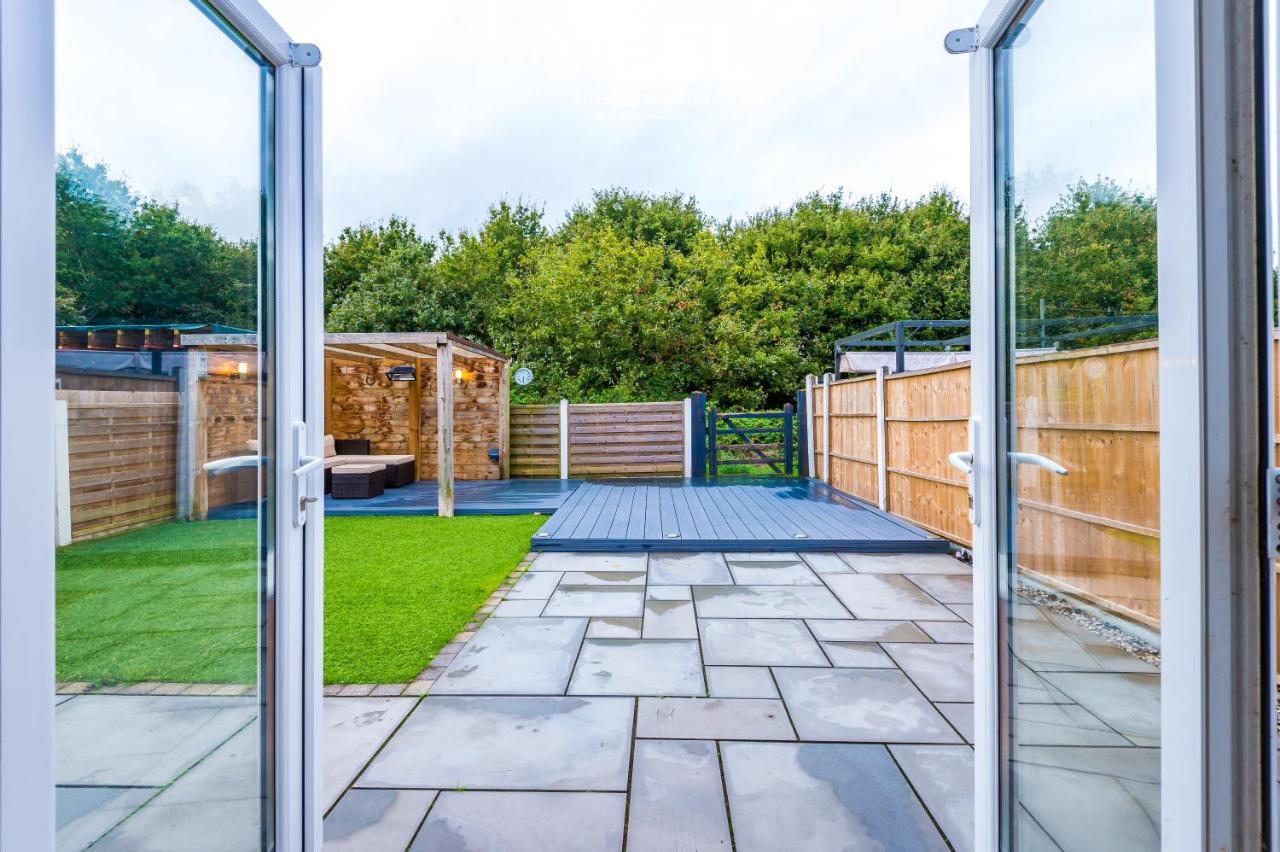 Open Plan - 3 Bedroom House - Garden And Outdoor Seating - Driveway Parking - Short Drive To City Centre Saughall Экстерьер фото