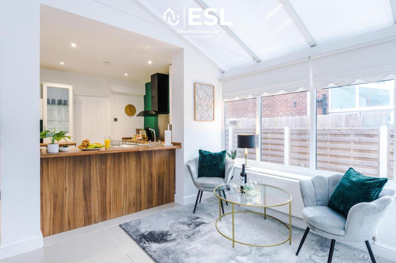 Open Plan - 3 Bedroom House - Garden And Outdoor Seating - Driveway Parking - Short Drive To City Centre Saughall Экстерьер фото